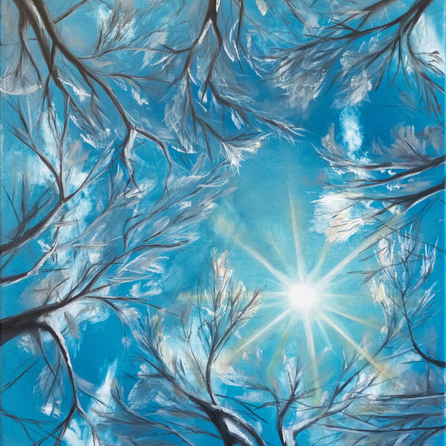 Ölgemälde von Alexandra Hörhager aus der Moments-Serie: der Blick senkrecht nach oben in kahle, raureifbedeckte Winteräste vor kräftig blauem Himmel, in der Bildmitte die Sonne als klarer Strahlenstern.